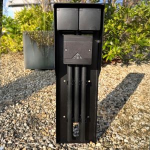 Luxe WCD Tuinpaal RVS 316 – Spatwaterdichte Stopcontactpaal met 3-voudige Invoer voor Grondkabel